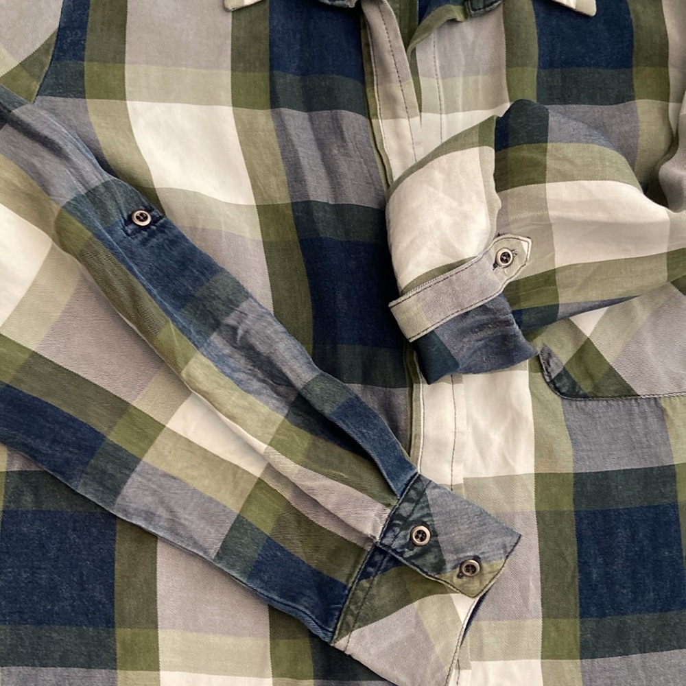 Luxuriously soft long sleeve button-down plaid shirt, Billy T brand, size L. - Picture 5 of 9